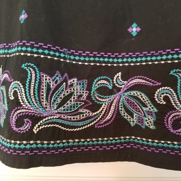 Gorgeous Embroidered Skirt Size 5 - Picture 2 of 8